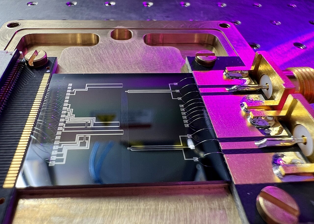 New light-powered chip could accelerate AI and quantum computing