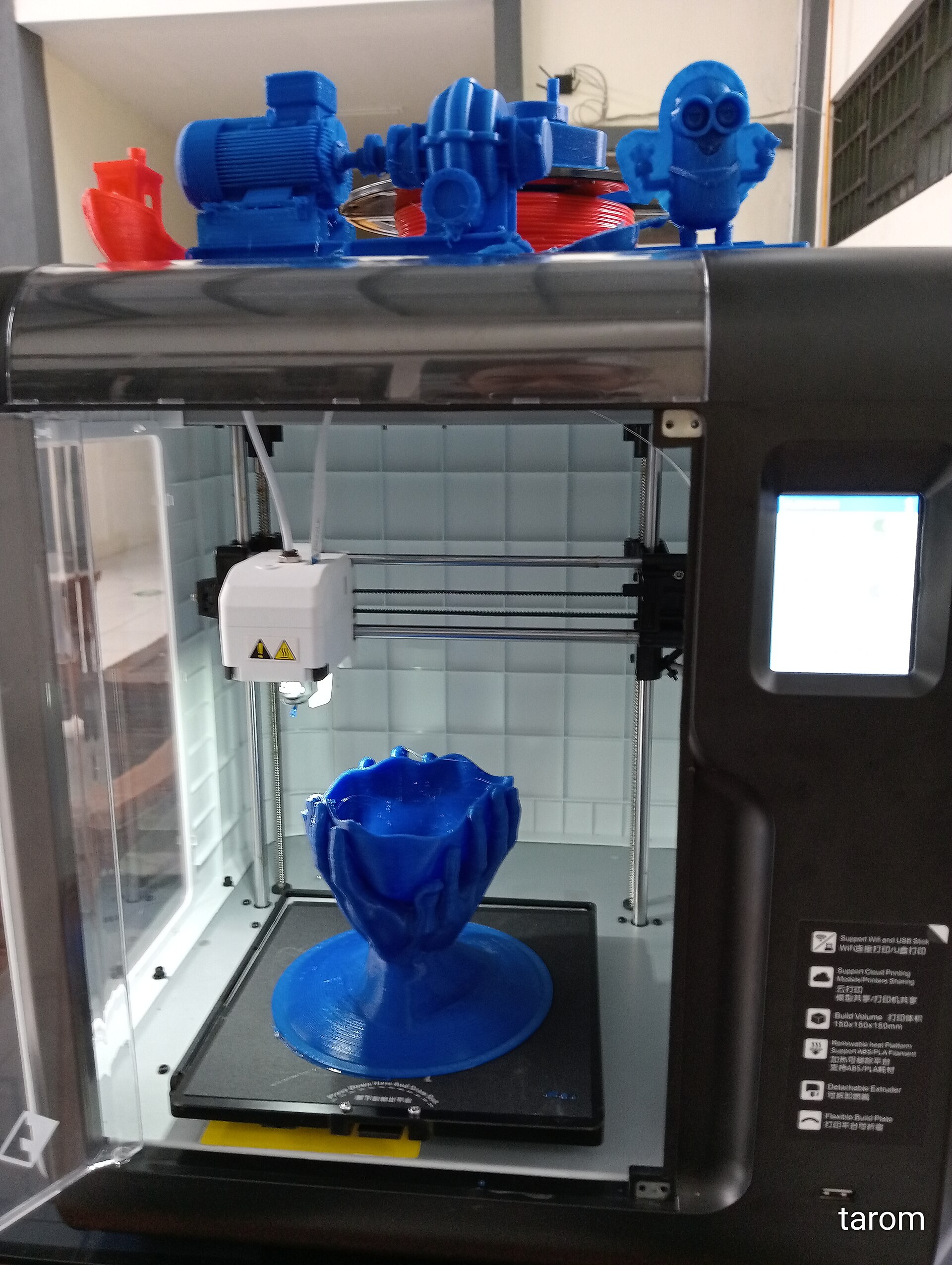 Mořská řasa pomáhá měnit hlínu ve stěny tištěné na 3D tiskárně
