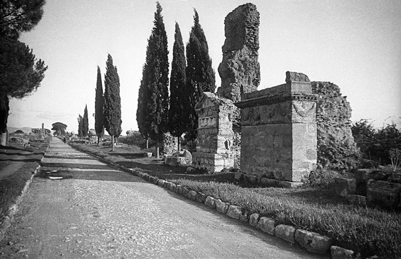 Via Appia Antica u Říma. Foto: Swedish National Heritage Board, Wikimedia Commons, bez známých omezení autorských práv.