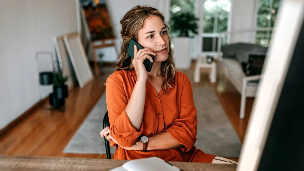 Woman talking to a payday loan lender. 