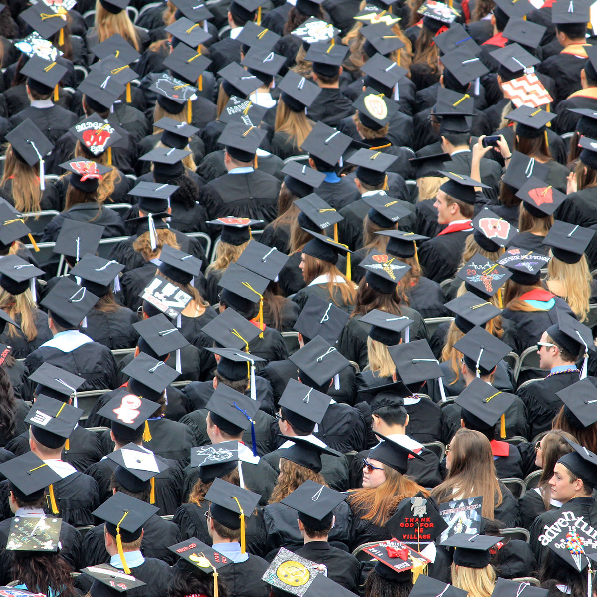 Our favorite places to find scholarships for high school seniors 