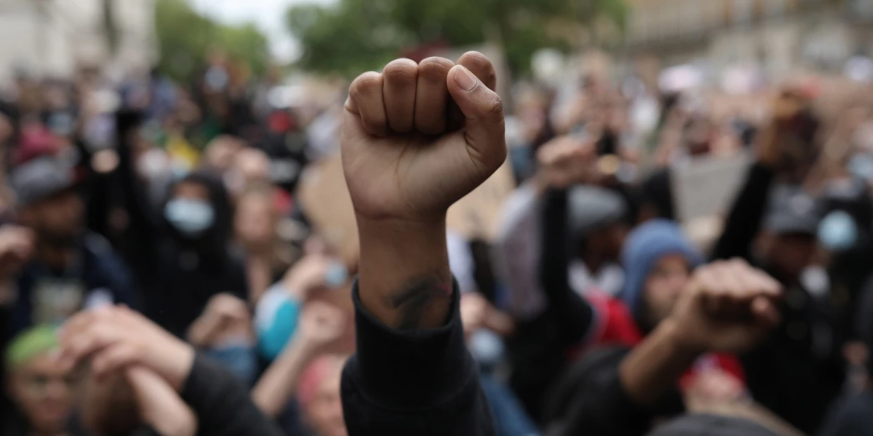 Louisville president apologizes for 'racist' photo