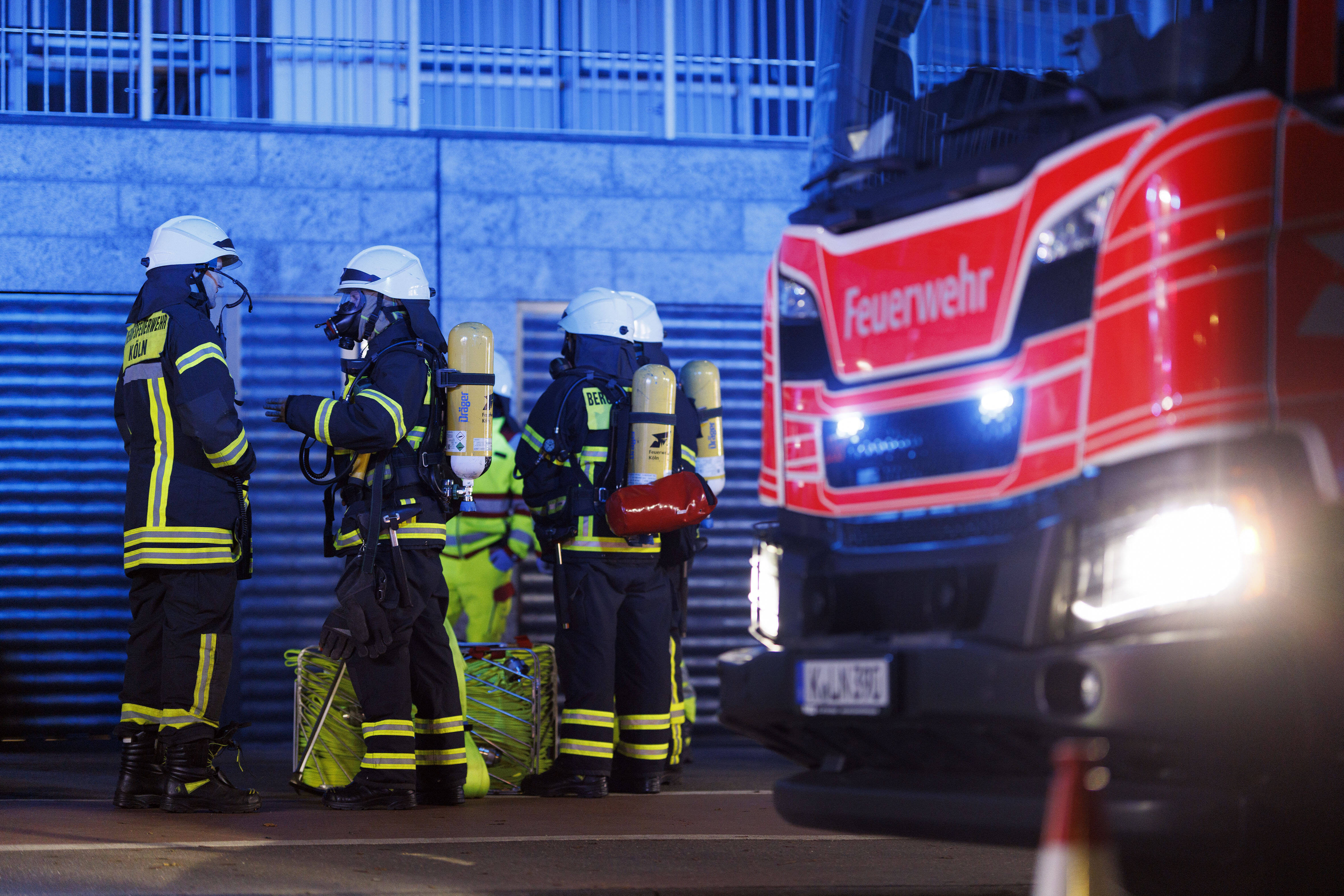 Kölner Feuerwehr-Azubis: Stadt Kürzt Versprochenes Gehalt | So Köln