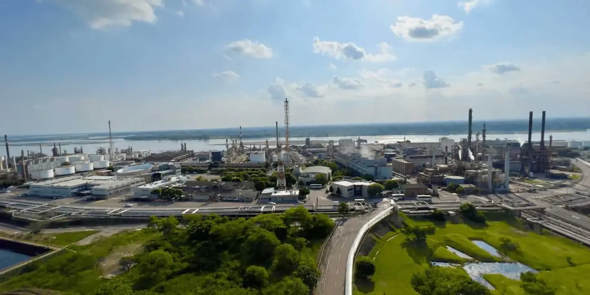Reserva vuelos entre Guapi y Barrancabermeja con precios bajos y disponibilidad inmediata.