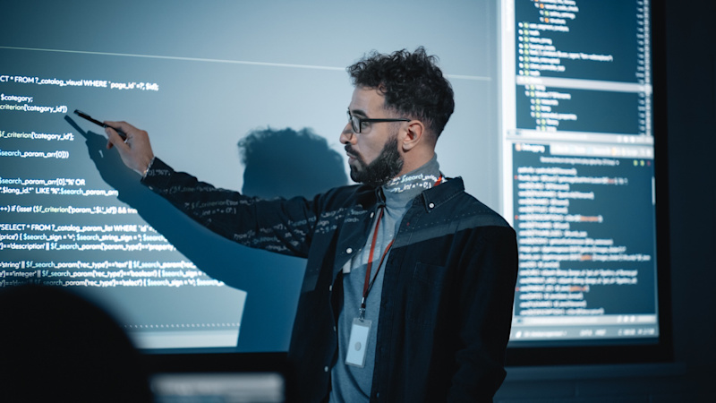 Step up your digital transformation game with VMware training courses on virtualisation and cloud computing - Blog Image Training