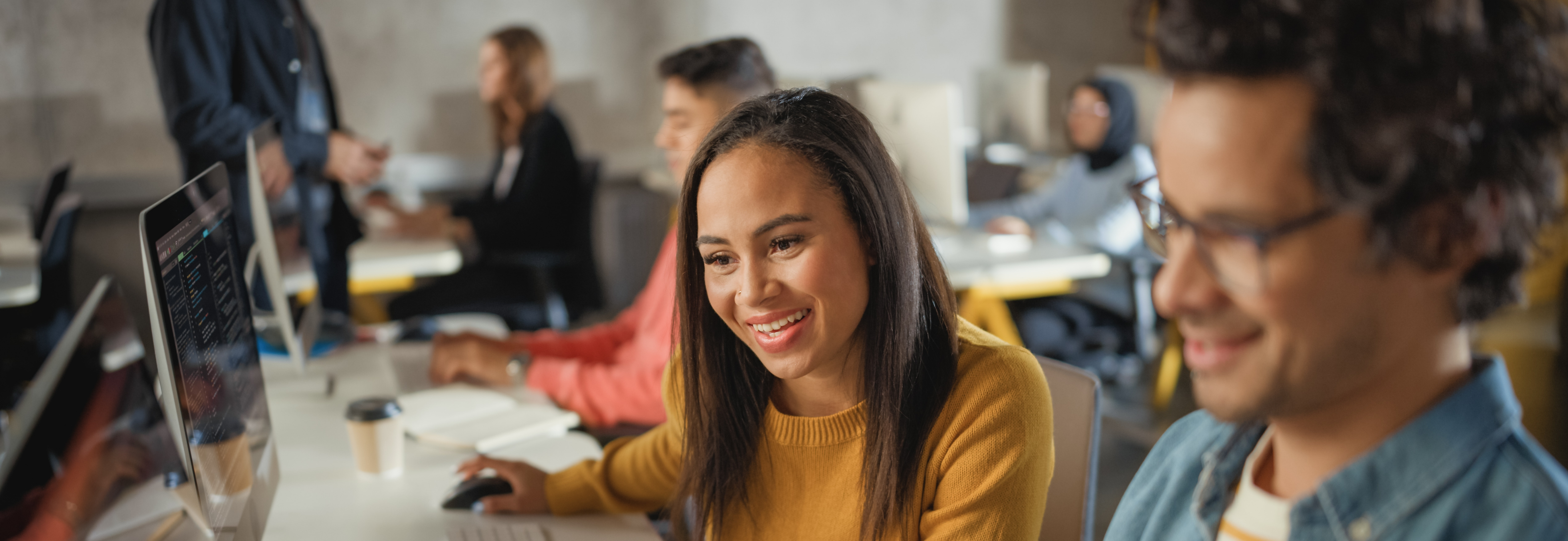 learners in-front of computers sharing screen and learning in group