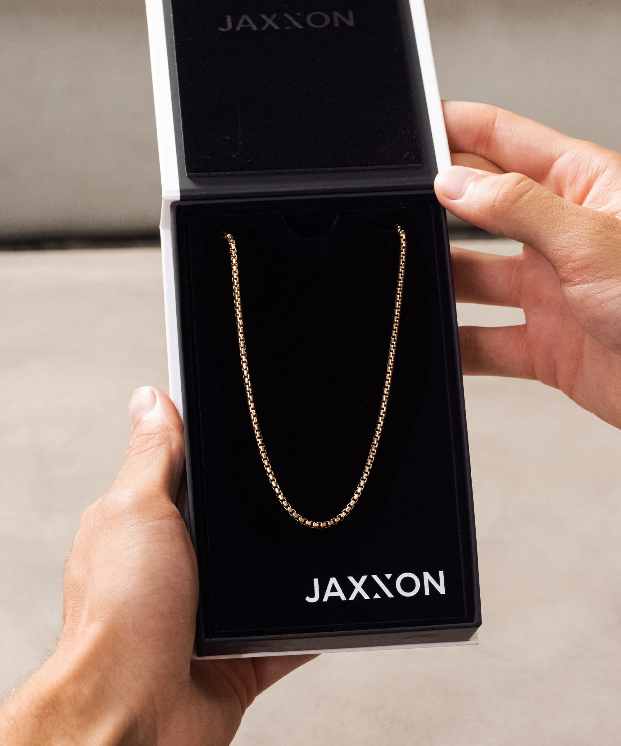 Made in Italy - Round Box Solid Gold