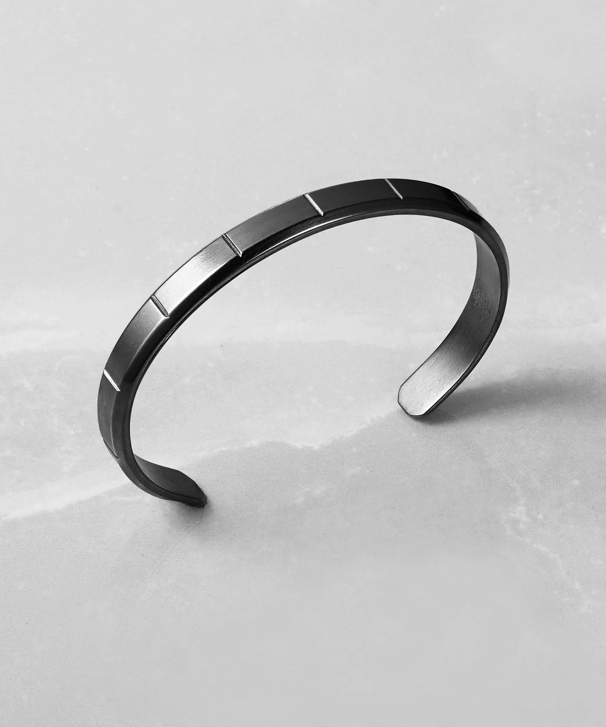 Modern Design - Wilshire Cuff Black