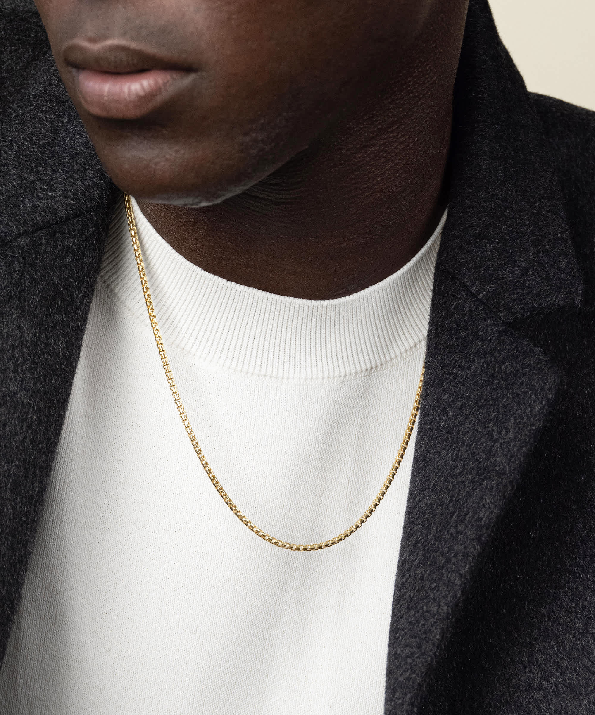 Timeless Style - Round Box Solid Gold