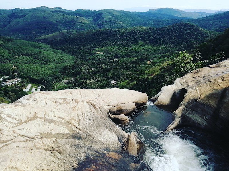 Diyaluma Falls
