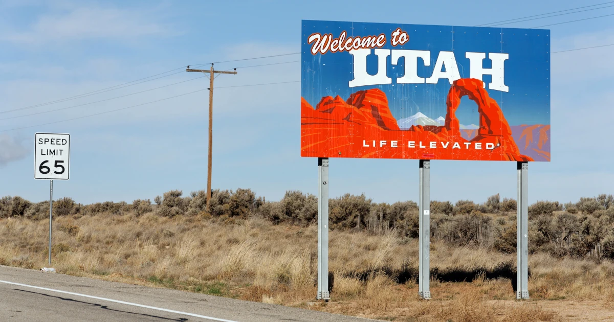 A welcome sign marks the state line between Utah and Colorado
