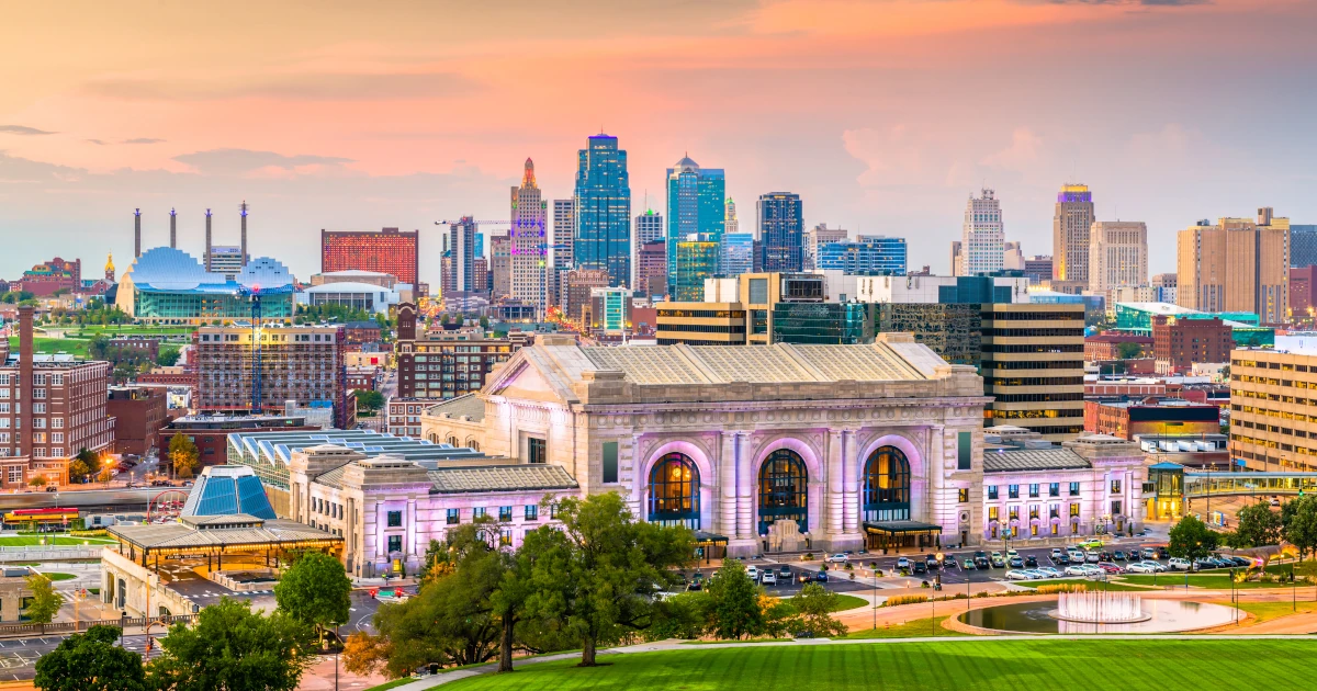 Kansas City Missouri skyline from on top of a hill | Swyft Filings