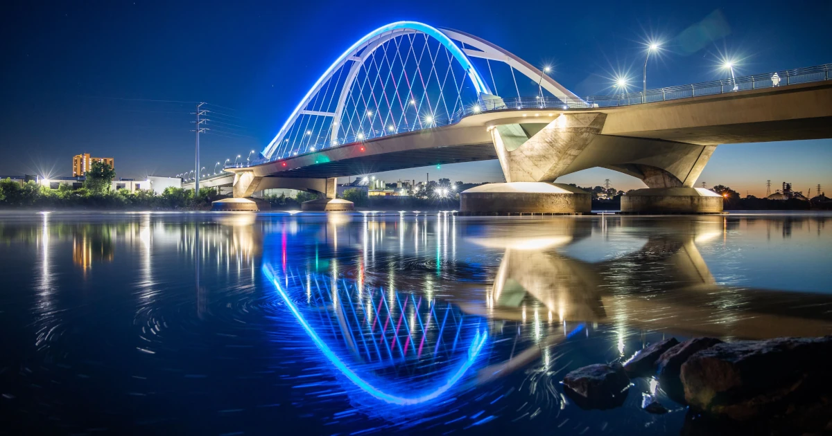 The Lowry Bridge in Minneapolis, Minnesota lit up at night