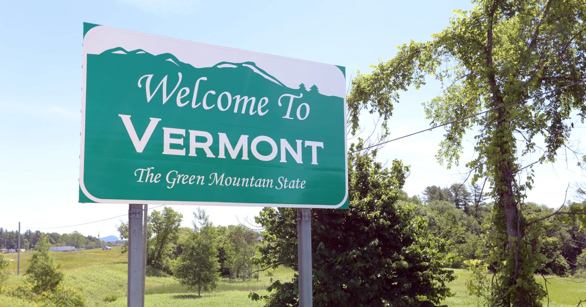 A state welcome sign in Vermont | Swyft Filings