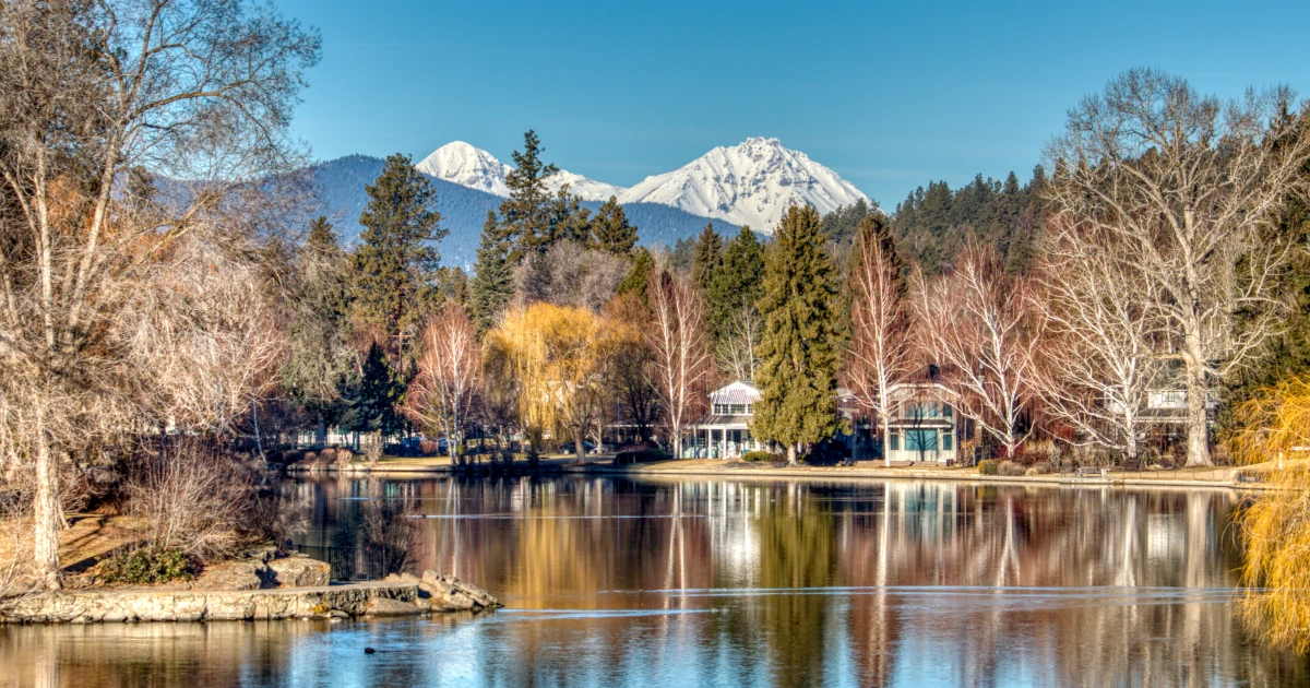 Mountain behind a lake and trees in Oregon | Swyft Filings