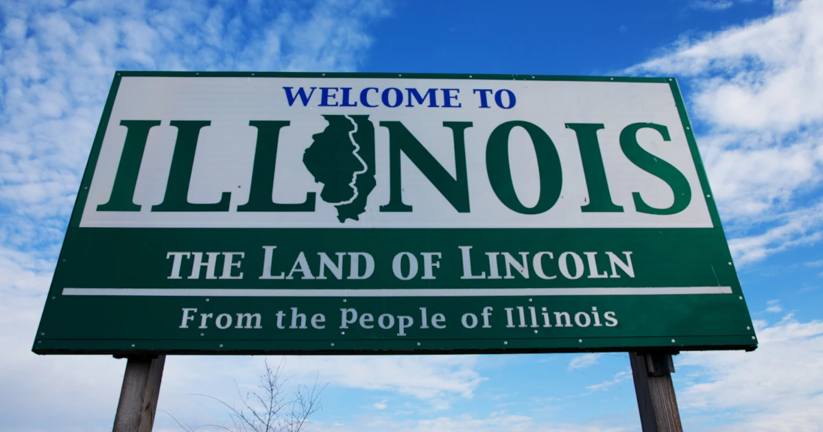 Sign on the road welcoming drivers into Illinois | Swyft Filings