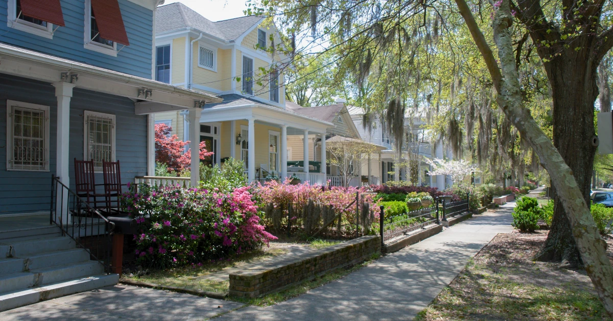 Avenue of colorful houses in Wilmington, North Carolina | Swyft Filings