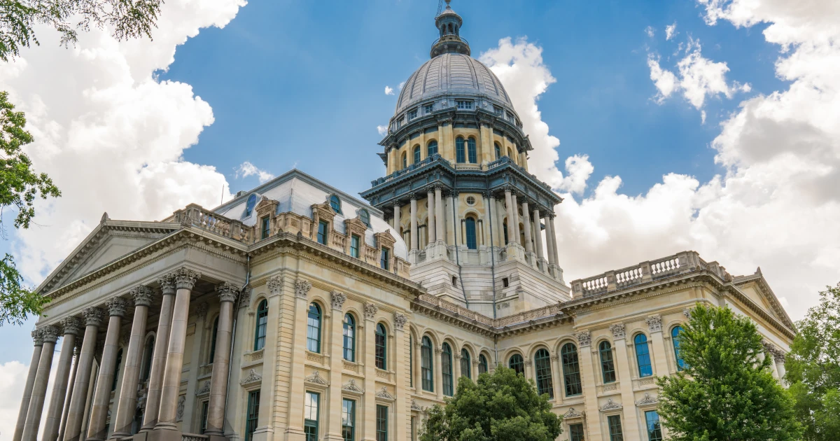 A street view of the Illinois Capitol Building | Swyft Filings