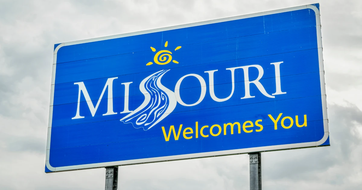 Sign welcoming drivers into Missouri | Swyft Filings