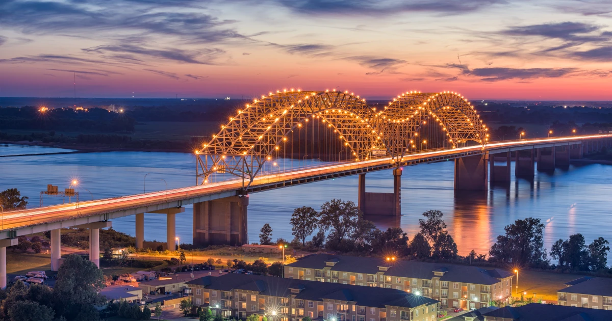 Memphis, Tennessee, USA at Hernando de Soto Bridge at dusk