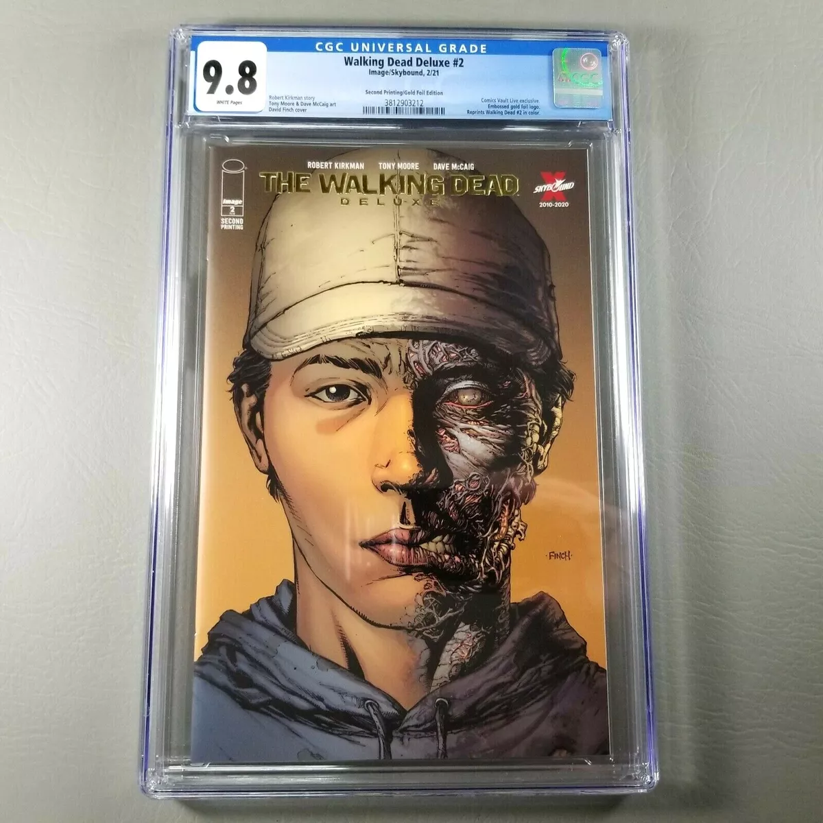 THE WALKING DEAD DELUXE #2 SECOND PRINT COLOR WITH GOLD FOIL LOGO 