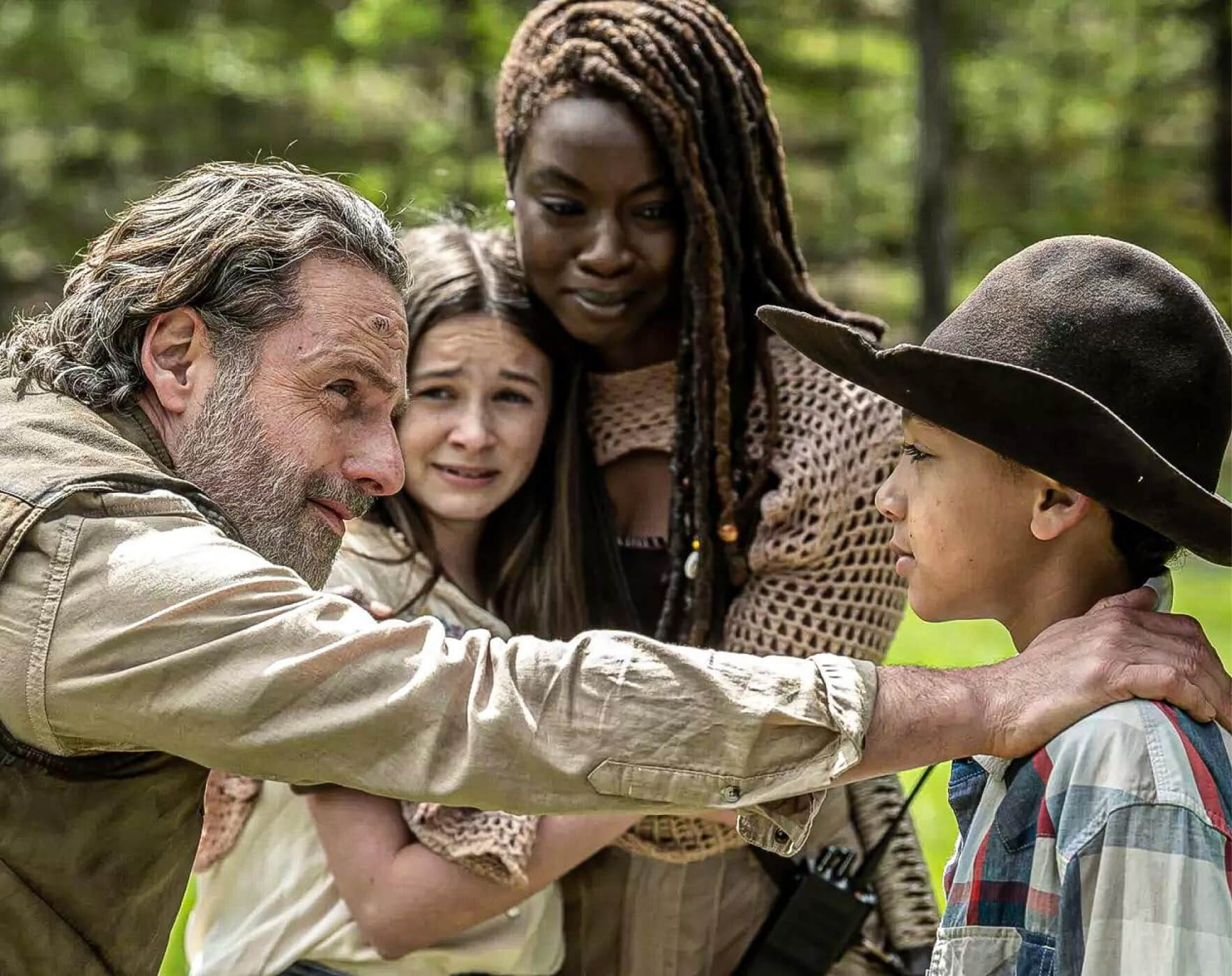 Rick and Michonne talking to kids