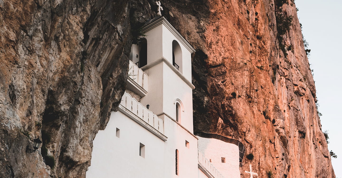 Top Sehenswürdigkeiten Montenegros - Kloster Ostrog - Monastir Ostrog - Kirche im Berg Montenegro