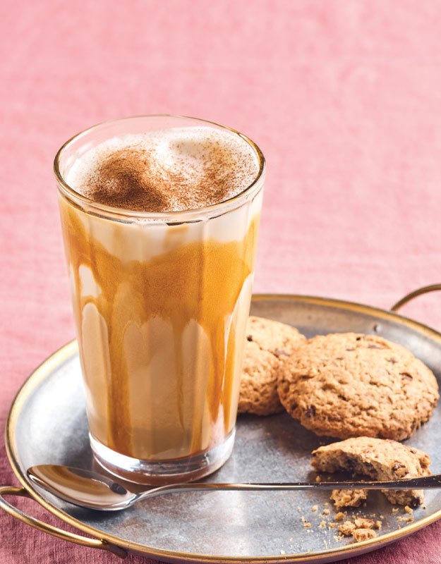 Thé façon latte au caramel