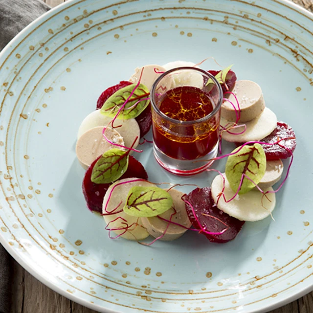Carpaccio de Pomme, Betterave Rouge et Faux Gras