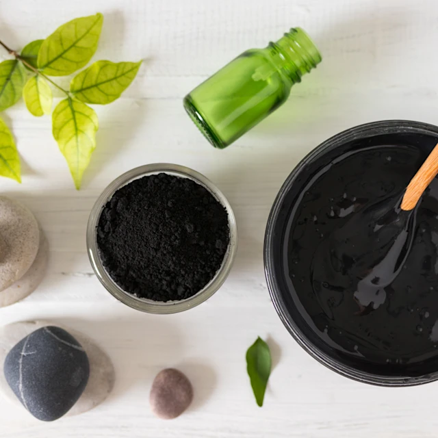 Dentifrice maison au charbon