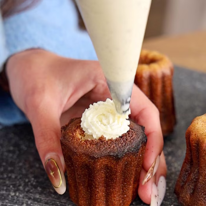 Cannelés maison dorés, parfumés à la vanille et au rhum, au cœur fondant – recette bio NATURALIA