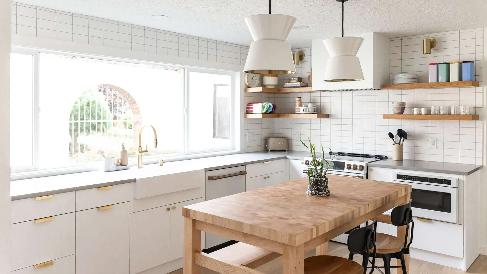 Bright and airy kitchen remodel in Vancouver, WA