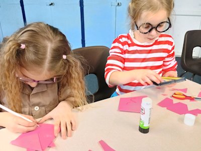 These two Beavers are always careful when they're crafting.