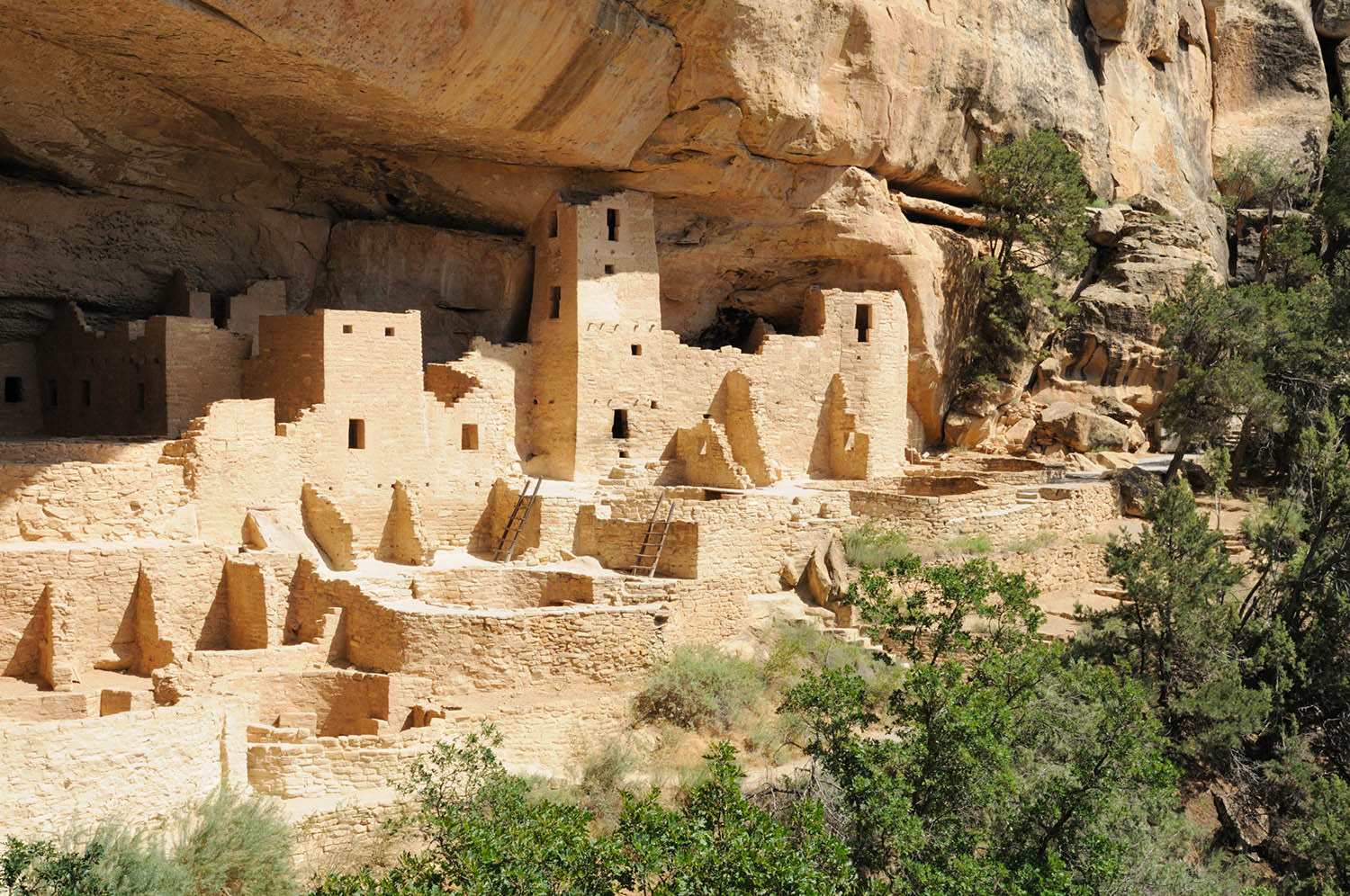 Close view of the cliff dwellings at Colorado