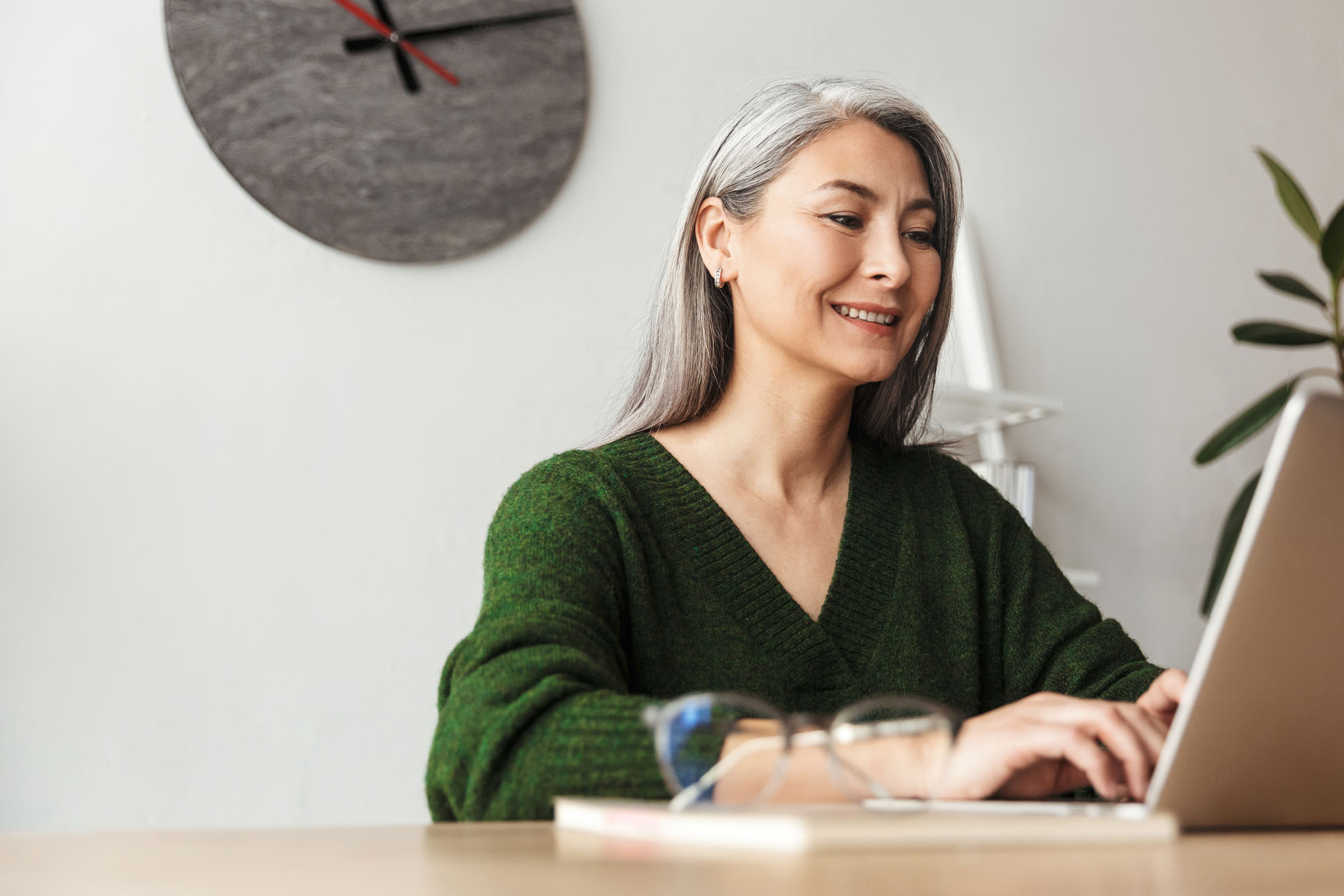 woman on laptop with grey hair