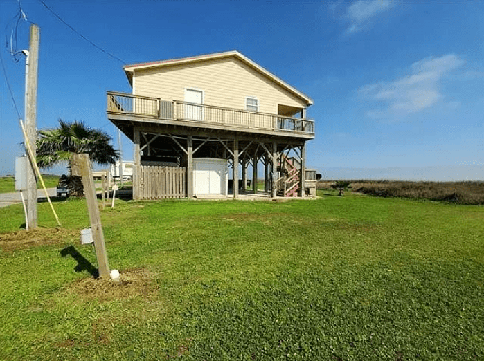 Outside view of 409 Ruchard Ln. for sale. 