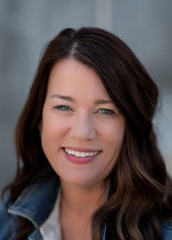 Elizabeth Hume Headshot