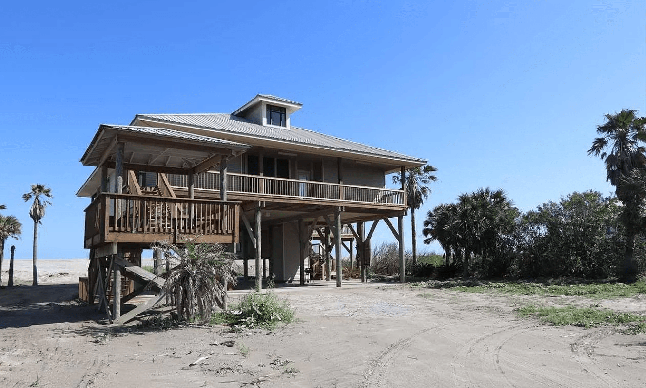 Outside view of 1746 Highway 1 