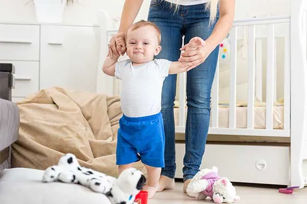 O Bebê Está No Berço. O Bebê Tem 0-3 Meses De Idade. Um Bebê