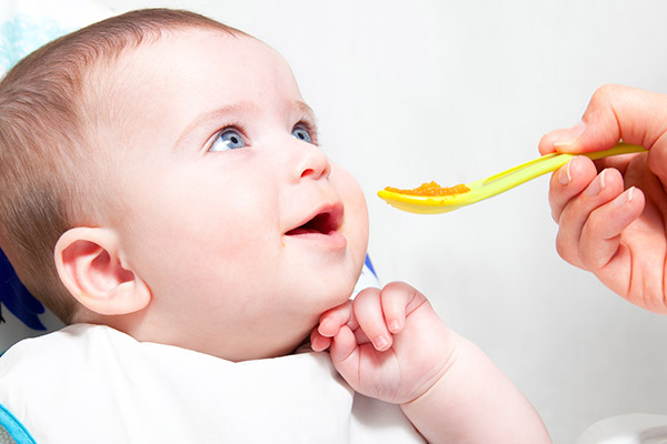 Meu bebê não quer comer: posso dar mais leite? - Grudado Em Você