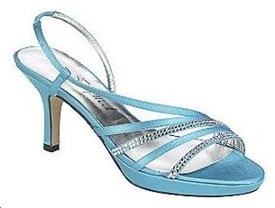 INVITATION ONLY: Elegant Shoe Styles for Brides, Bridesmaids, and Guests! |  MamasLatinas.com