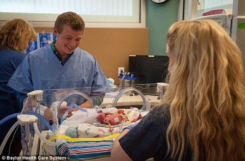 TX Mom Gives Birth To QUADRUPLETS And The Miracle Is More Amazing Than ...