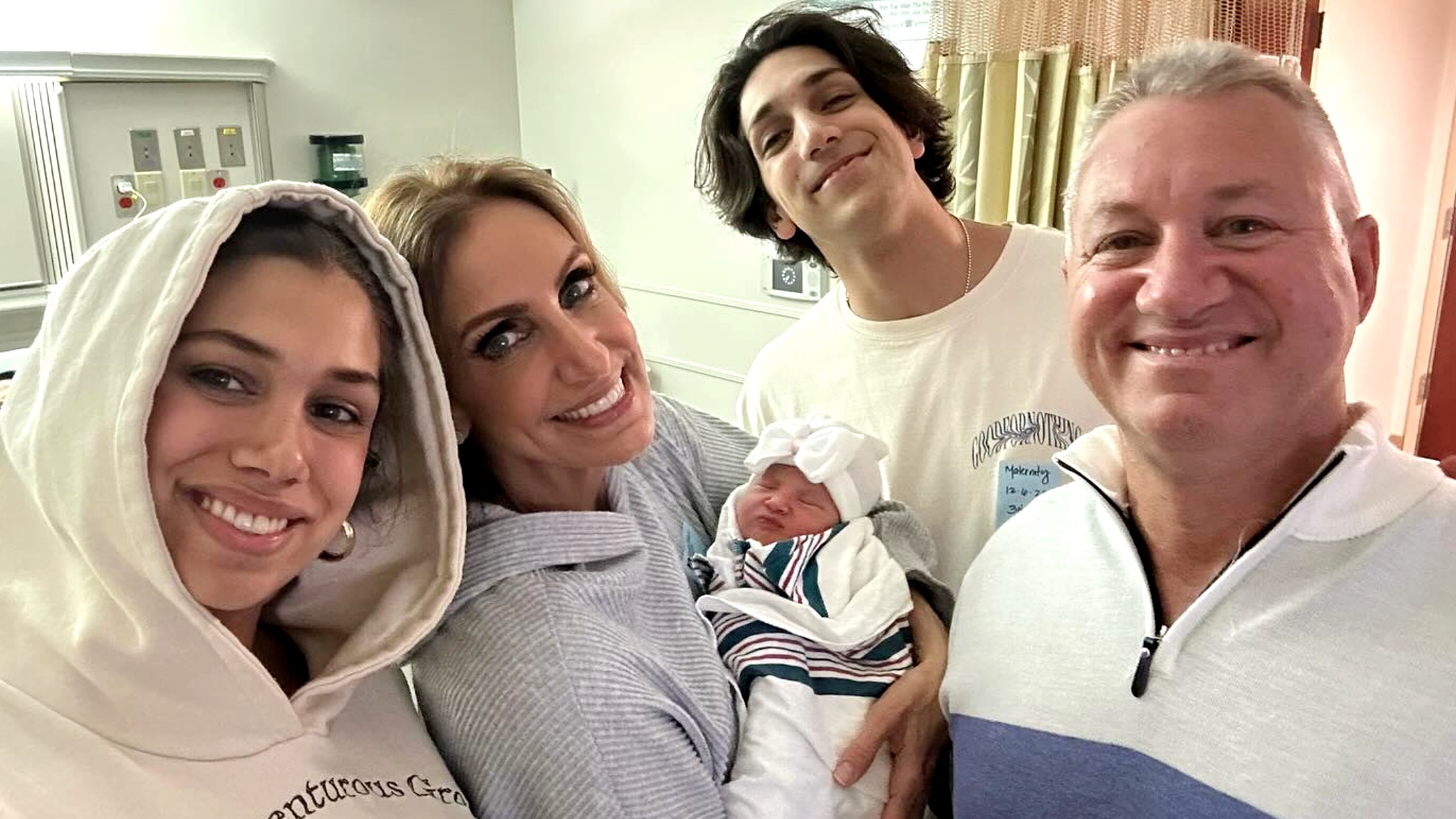 Lili Estefan Derrite Las Redes Con Tierna Foto Del Nuevo Miembro De Su ...