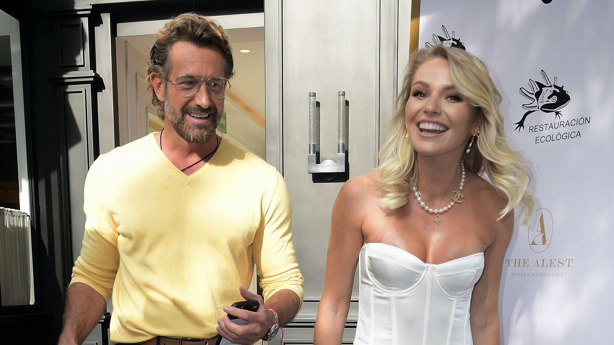 Asi Es Como Gabriel Soto E Irina Baeva Ponen Fin A Los Rumores De Ruptura Mamaslatinas Com