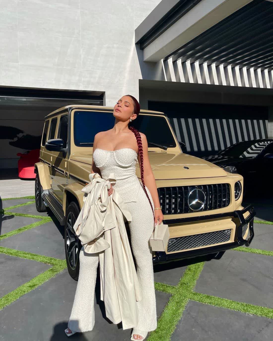 kylie jenner garaje