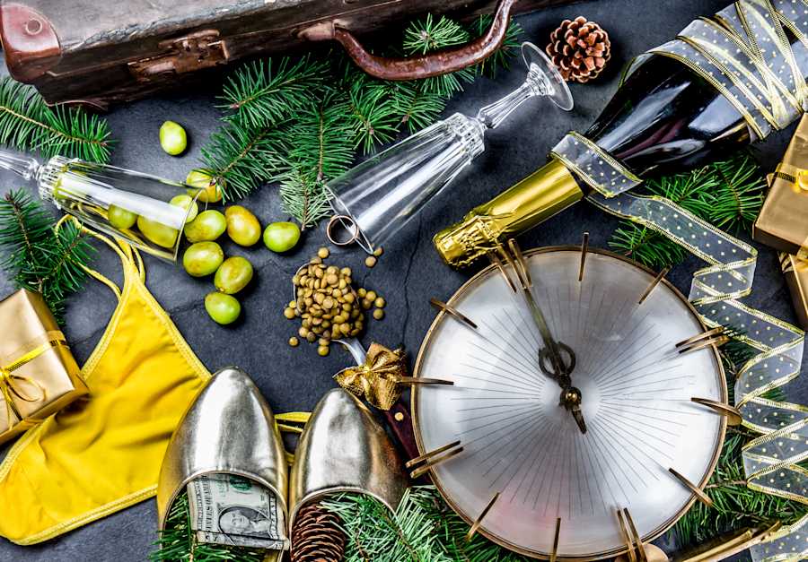 Ano novo gong imlek cai examinechina gwynne auspicious preparations warner traditions merahputih queensberry macau 23 New Year rituals to have more health, love & money in 2021 | MamasLatinas.com