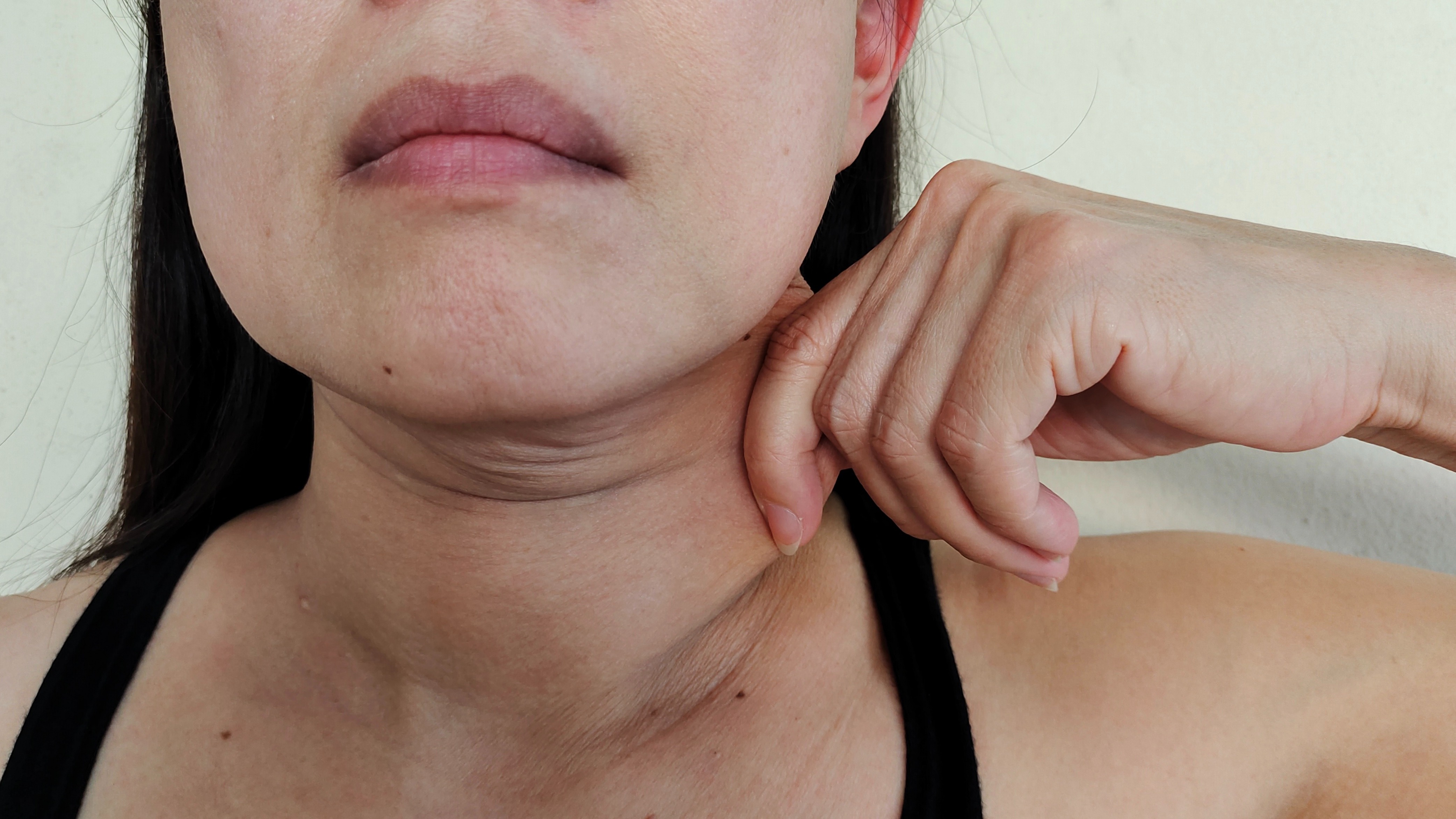 Easy tricks to get rid of a double chin | MamasLatinas.com