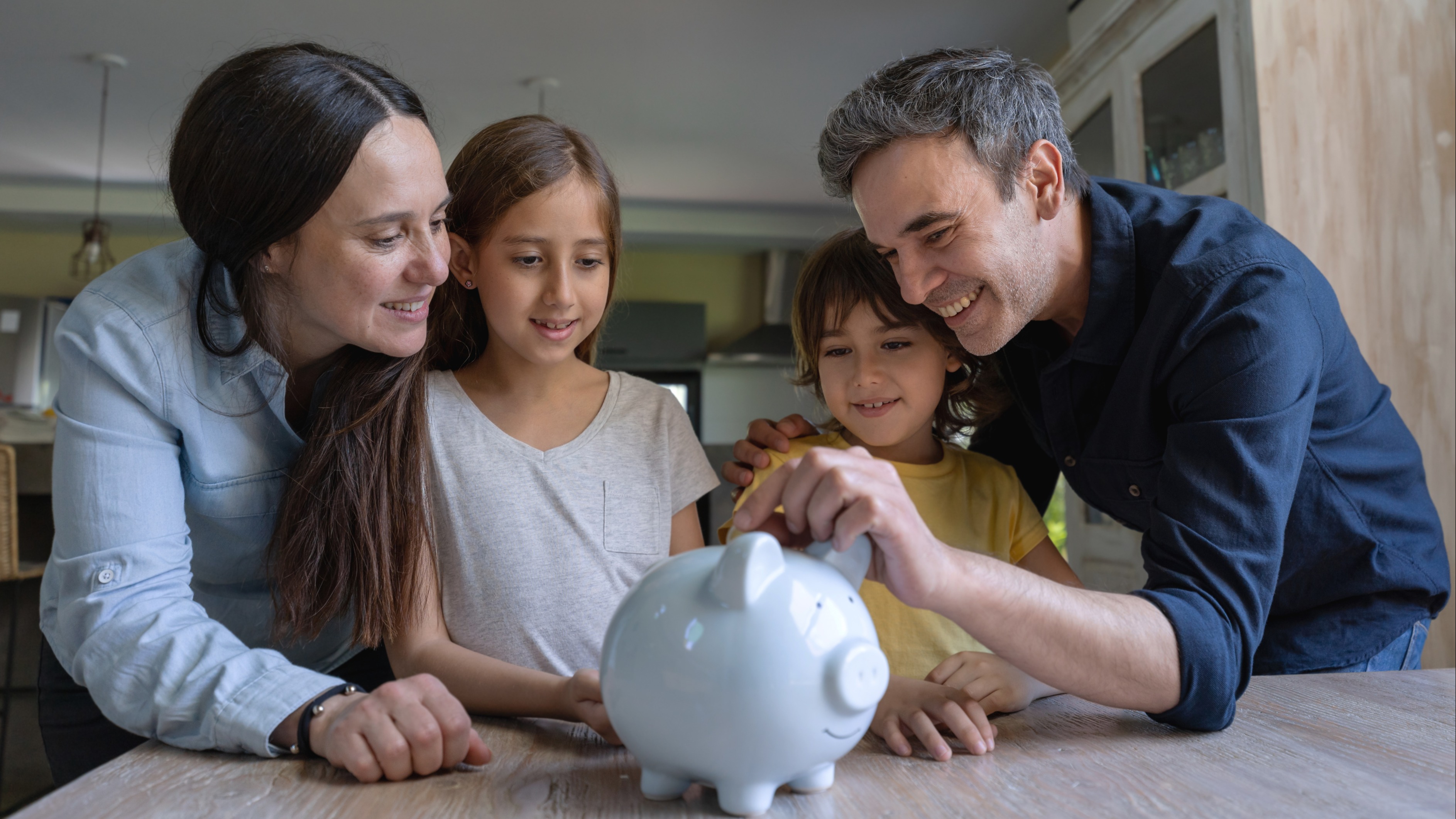 7 consejos para ahorrar dinero con una alcancía - Familia Finanzas