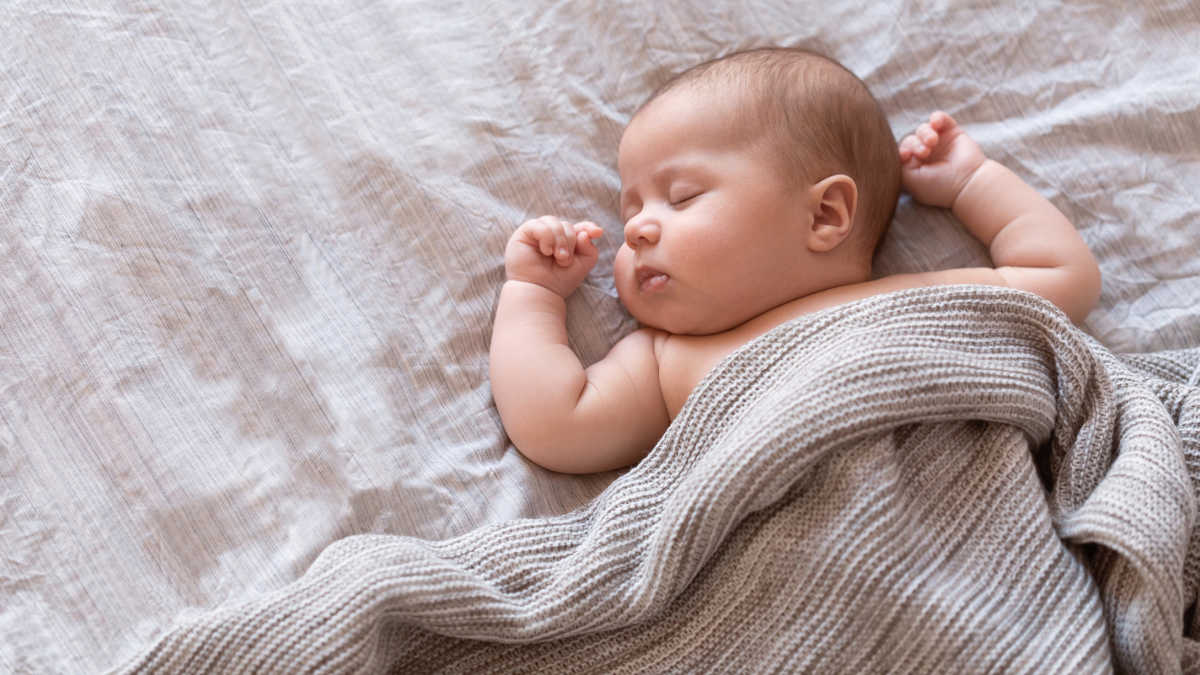 8 Razones por las que tu bebé no está durmiendo lo suficiente | MamasLatinas.com
