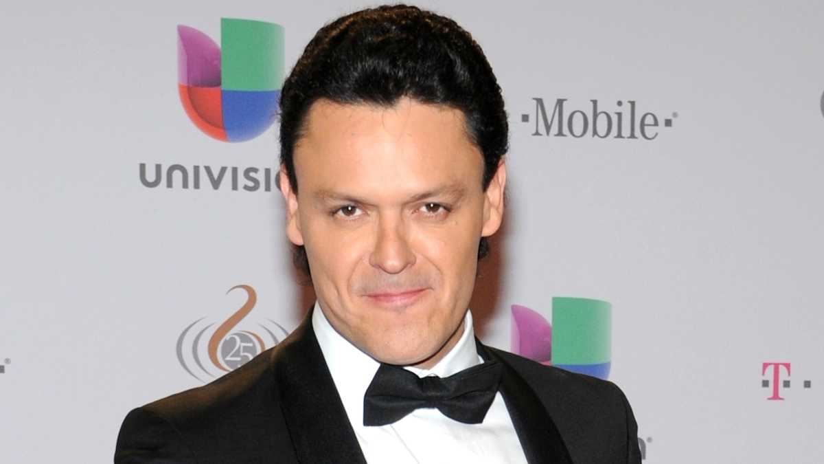 Pedro Fernández revela si se operó el rostro tras ser comparado con Alfredo Palacios Pedro Fernández revela si se operó el rostro tras ser comparado con Alfredo Palacios